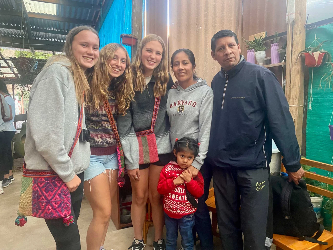 Global Works students with their homestay family in Peru.