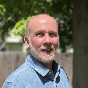 Dave Dennis headshot.